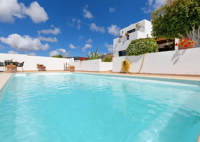 Elvira Pensión Tías